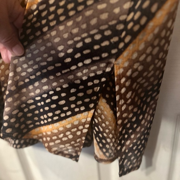 New York & Company Size Large Women’s Sheer Elegant Brown & Black Patterned Top - Picture 4 of 5
